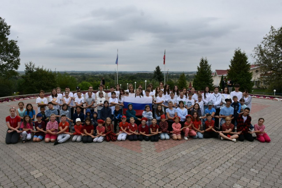 #ЛагеряТатарстана поздравляют С Днем Государственного флага Российской Федерации!