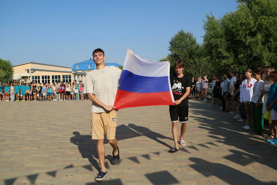 #ЛагеряТатарстана поздравляют С Днем Государственного флага Российской Федерации!