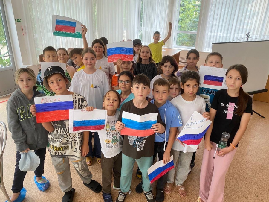 #ЛагеряТатарстана поздравляют С Днем Государственного флага Российской Федерации!