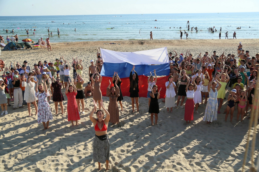 #ЛагеряТатарстана поздравляют С Днем Государственного флага Российской Федерации!